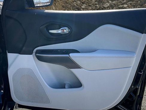 Used 2021 Jeep Cherokee Latitude Lux w/ Sun & Sound Group image 22