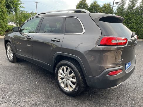 Used 2017 Jeep Cherokee Limited image 7