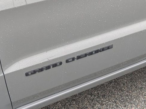 Used 2021 Jeep Grand Cherokee Laredo X RWD image 10