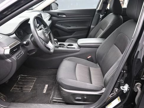 Used 2025 Nissan Altima 2.5 SV FWD image 19