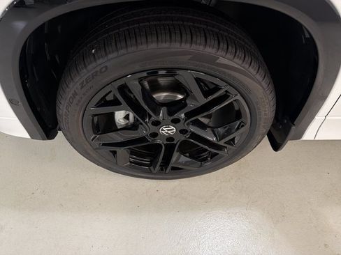 New 2026 Volkswagen Tiguan SE R-Line AWD/4WD image 11