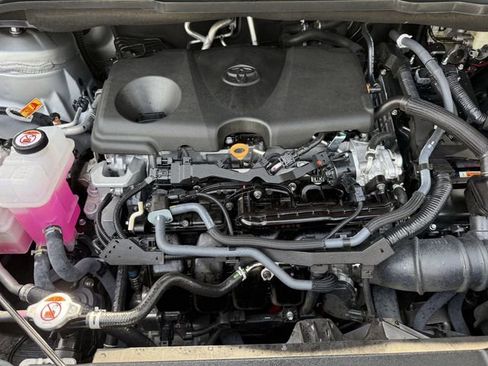 Used 2025 Toyota Sienna XLE FWD image 36