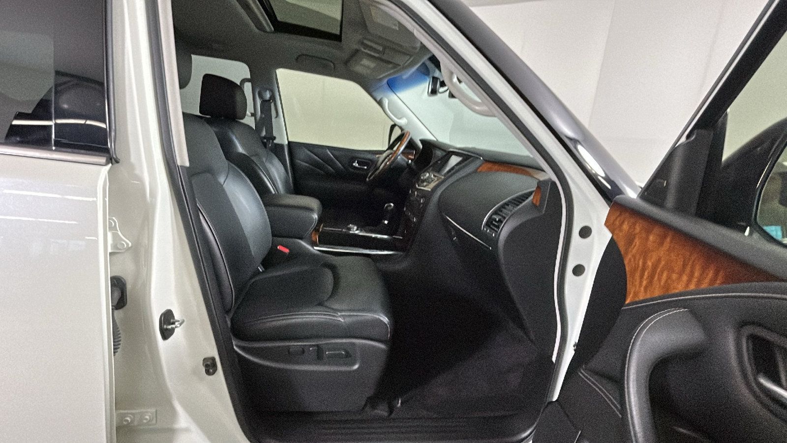 Used 2017 INFINITI QX80 4WD image 33