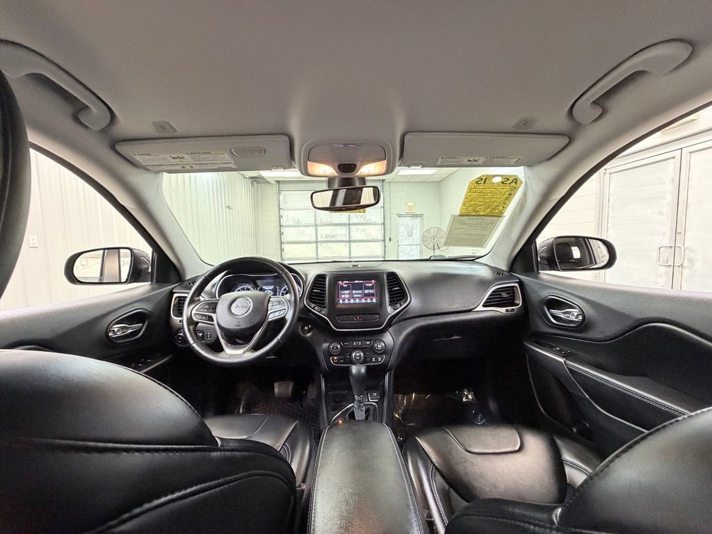 Used 2019 Jeep Cherokee Latitude Plus w/ Comfort/Convenience Group FWD image 23