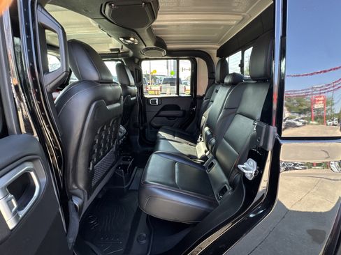 Used 2023 Jeep Gladiator Rubicon w/ Cold Weather Group image 13