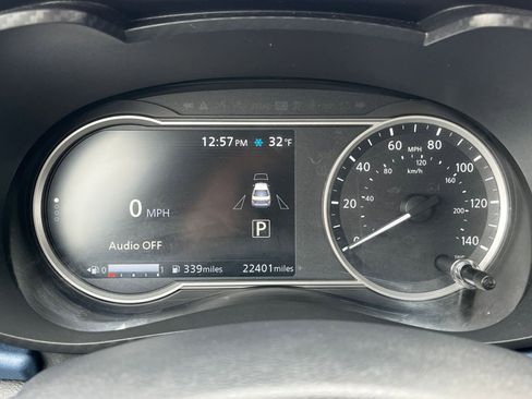 Used 2025 Nissan Versa SV image 36