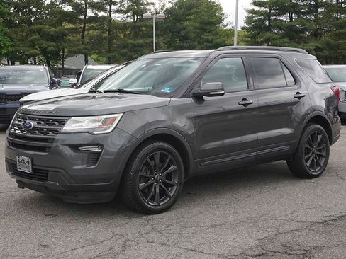 Used 2018 Ford Explorer XLT w/ Equipment Group 202A AWD/4WD image 11