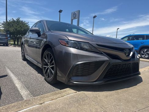 Used 2024 Toyota Camry SE FWD image 4