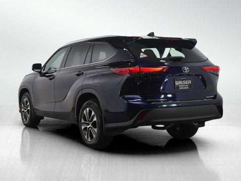 Used 2020 Toyota Highlander XLE image 4