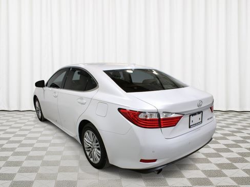 Used 2015 Lexus ES 350 w/ Luxury Package FWD image 5