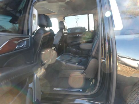 Used 2019 Cadillac Escalade ESV Luxury image 31