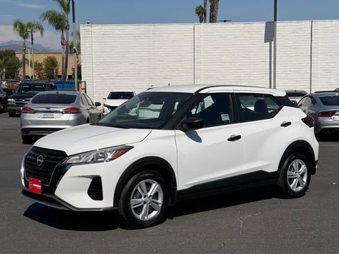 Used 2025 Nissan Kicks Play S FWD image 3