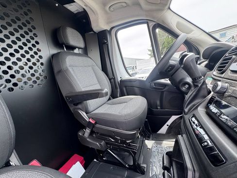 Used 2025 RAM ProMaster 2500 w/ U-Haul Equipment Group FWD image 18