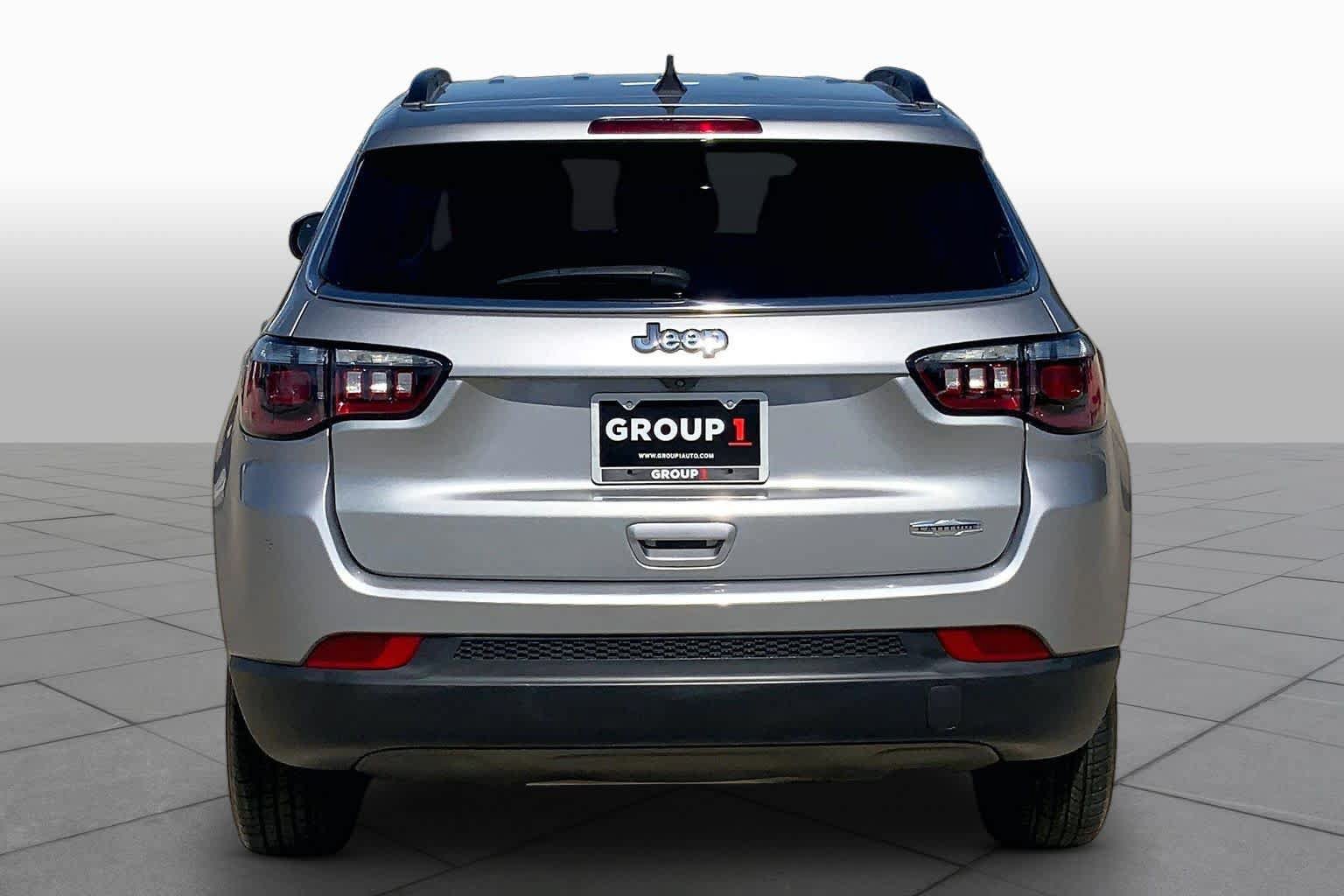 Used 2022 Jeep Compass Latitude w/ Convenience Group FWD image 5