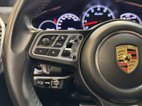 Used 2021 Porsche Cayenne Turbo image 21