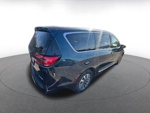 Used 2023 Chrysler Pacifica Limited image 6