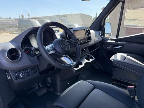 New 2025 Mercedes-Benz Sprinter 2500 image 13