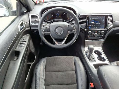 Used 2019 Jeep Grand Cherokee Altitude image 21