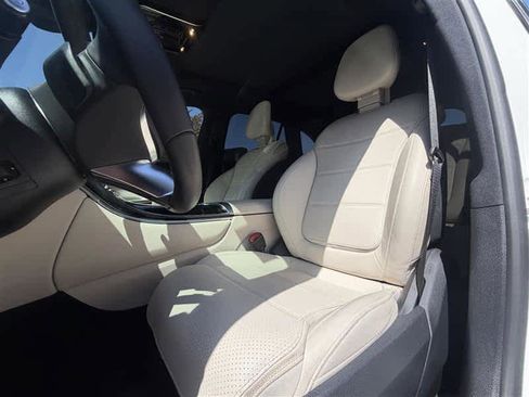 Used 2025 Mercedes-Benz GLC 350e 4MATIC image 7