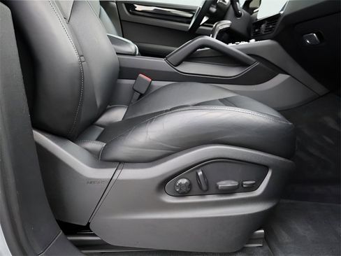Used 2023 Porsche Cayenne GTS image 11