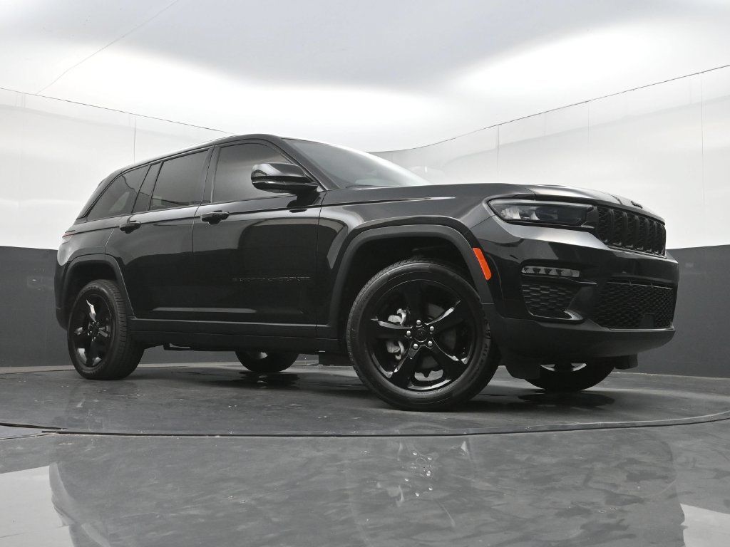Used 2023 Jeep Grand Cherokee Limited w/ Black Appearance Package RWD image 30