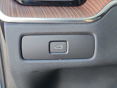 Certified 2024 Volvo XC60 B5 Ultimate w/ Protection Package Premier AWD/4WD image 20