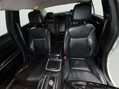 Used 2015 Chrysler 300 Limited image 18