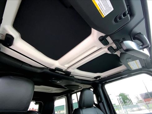 Used 2020 Jeep Wrangler Unlimited Rubicon AWD/4WD image 13