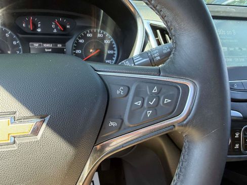Used 2018 Chevrolet Equinox LT FWD image 22