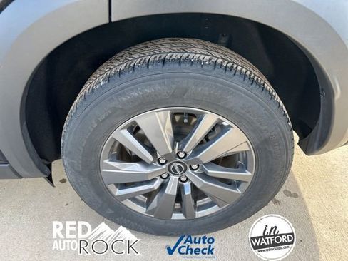 Used 2024 Nissan Pathfinder SV image 9