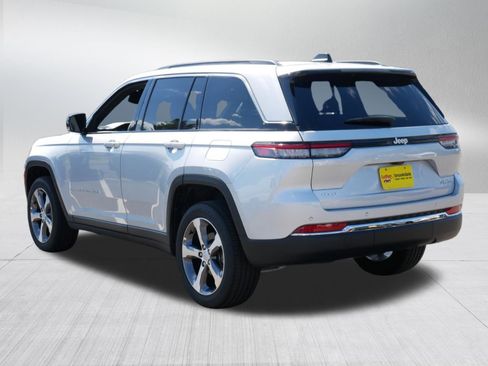 Used 2025 Jeep Grand Cherokee Limited w/ Trailer Tow Package AWD/4WD image 5