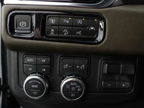 New 2026 GMC Yukon XL Denali Ultimate image 9