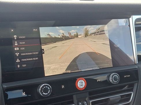 Used 2025 Porsche Macan image 21