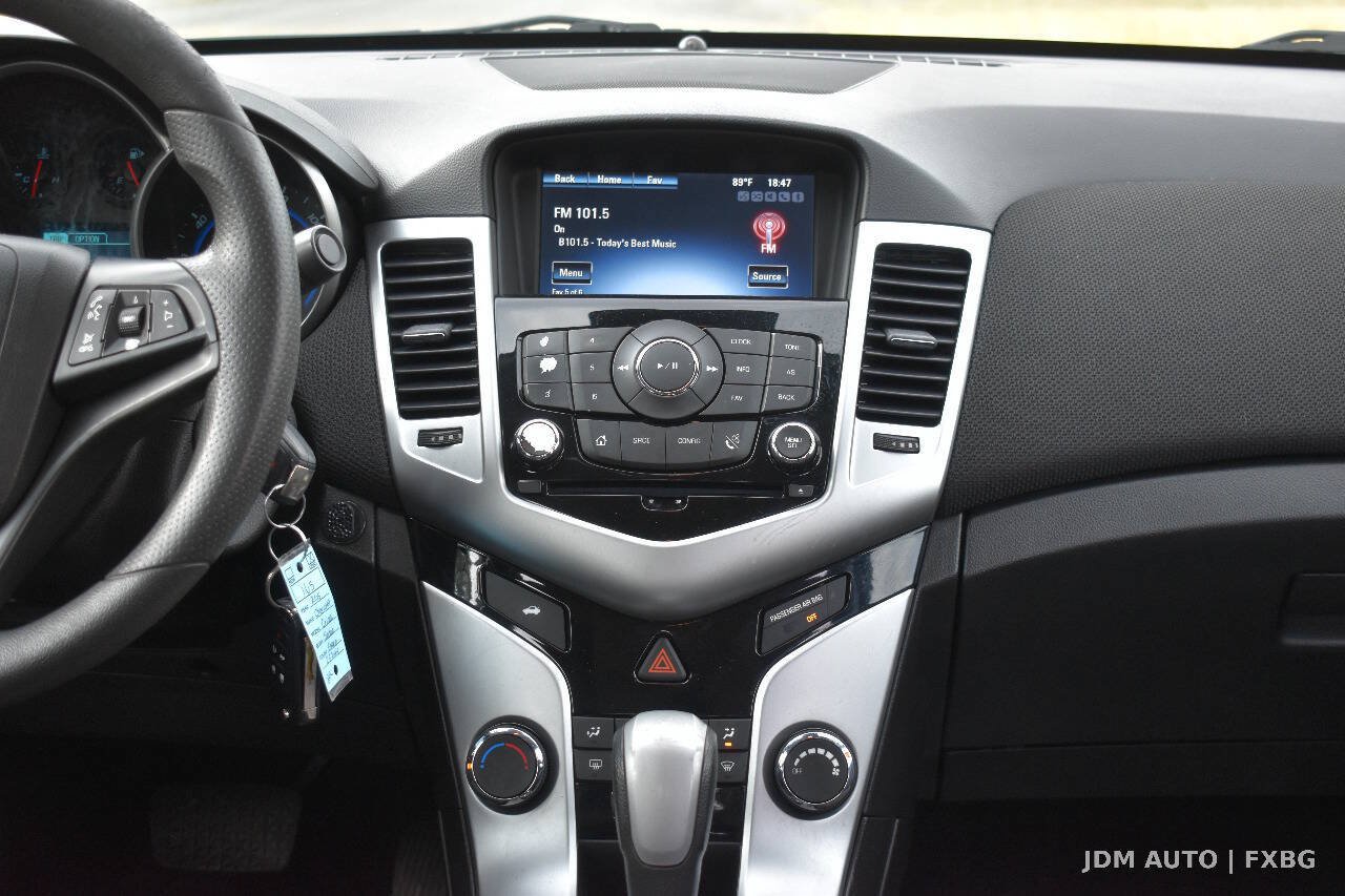 Used 2015 Chevrolet Cruze LT w/ Sun And Sound Package FWD image 24