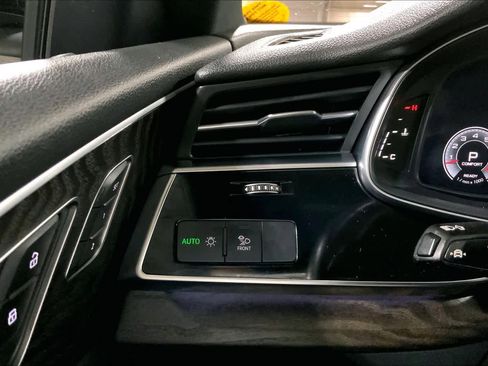 Used 2021 Audi Q8 Premium w/ Black Optic Package image 33