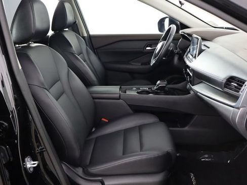 Used 2023 Nissan Rogue SV w/ SV Premium B Package FWD image 17