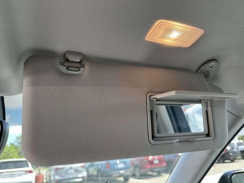 Used 2023 Toyota Highlander XLE AWD/4WD image 41