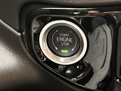 New 2026 GMC Sierra 1500 SLT image 17