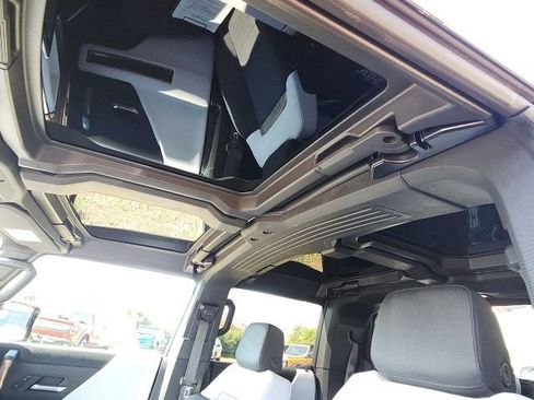 Used 2025 GMC Hummer EV 2X image 23