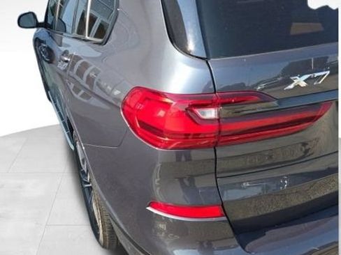 Used 2022 BMW X7 xDrive40i w/ M Sport Package AWD/4WD image 11