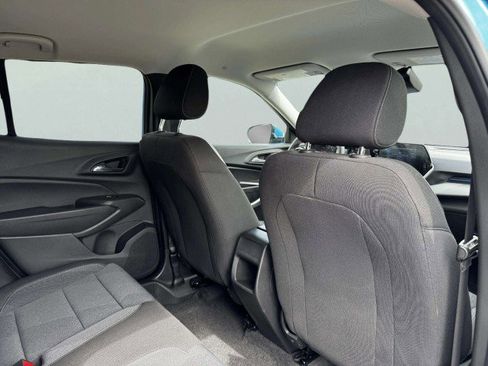 Used 2025 Chevrolet Trax LS w/ LS Convenience Package image 44