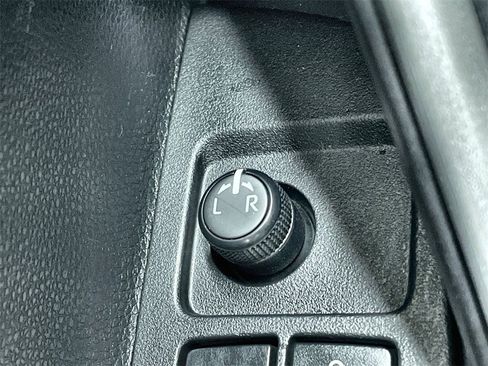 Used 2025 Toyota Corolla Cross L image 13