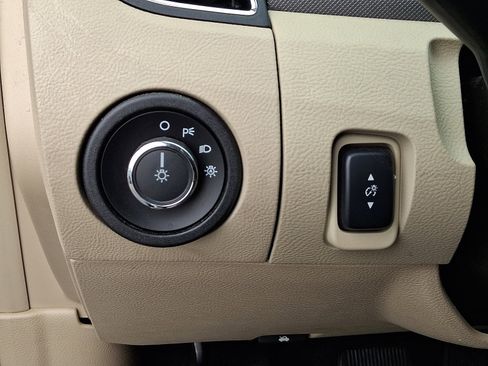 Used 2017 Ford Taurus SE image 23