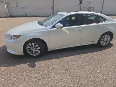 Used 2013 Lexus ES 300h w/ Luxury Pkg