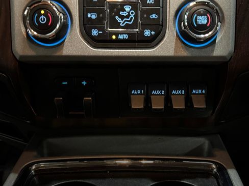 Used 2014 Ford F250 Lariat w/ Lariat Ultimate Package image 12