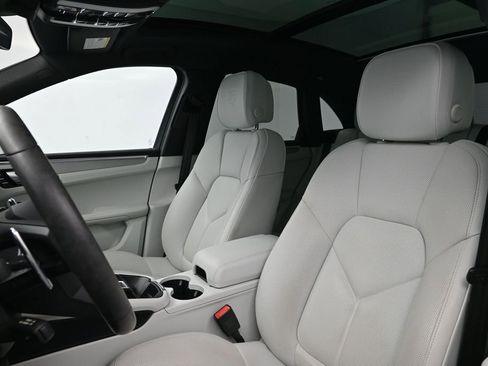 Used 2023 Porsche Macan Turbo AWD/4WD image 5