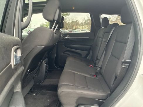 Used 2018 Jeep Grand Cherokee Laredo image 25