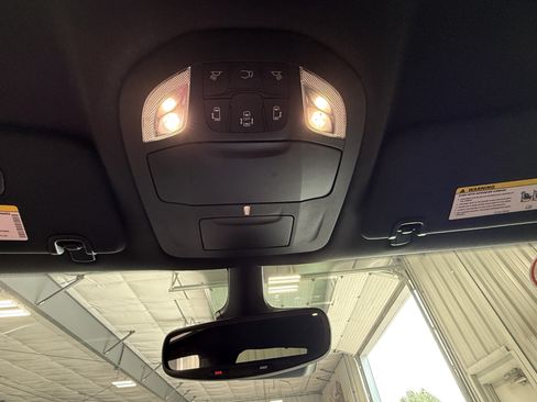 Used 2025 Chrysler Pacifica Select w/ Uconnect Theater Family Group FWD image 20