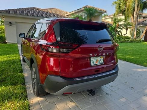 Used 2023 Nissan Rogue SV w/ SV Premium B Package FWD image 3