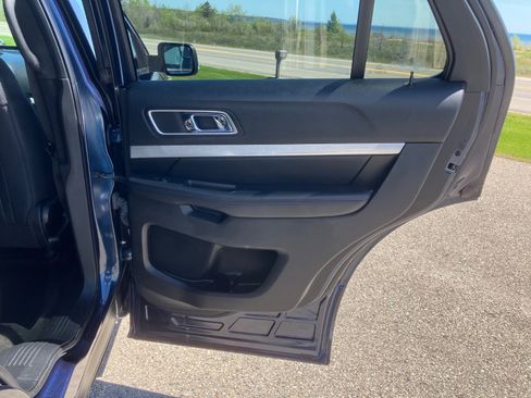 Used 2017 Ford Explorer XLT AWD/4WD image 23